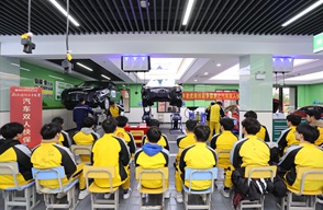 湖南萬(wàn)通汽車(chē)美容學(xué)校_龍虎榜之雙人快保