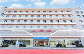 湖南萬(wàn)通汽車(chē)美容學(xué)校_長(zhǎng)沙中職學(xué)校_校園文化雕塑