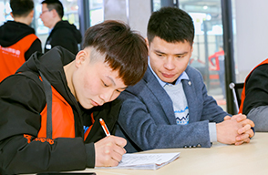 湖南萬(wàn)通汽車(chē)新能源學(xué)校_汽車(chē)維修學(xué)校_創(chuàng)就業(yè)